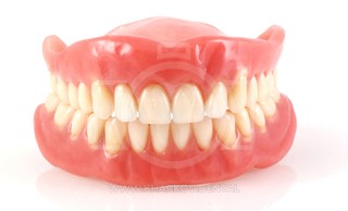 Рекомендации стоматолога: правила пользования съемными пластиночными зубными протезами