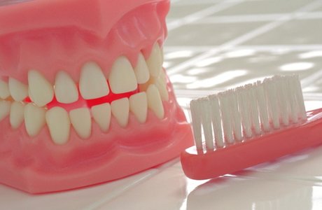 Как ухаживать за зубными протезами?
